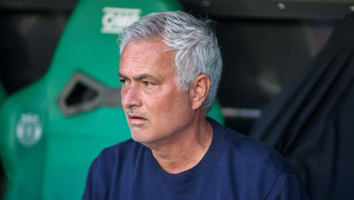 Jose Mourinho santer dikaitkan dengan kursi pelatih Real Madrid untuk musim depan.