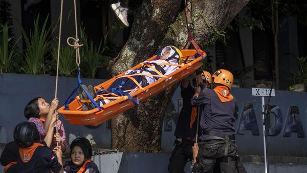 Aksi Heroik Siswa Evakuasi Korban di Simulasi Bencana Padalarang