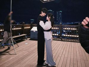 Potret IU-Byeon Woo Seok di Loksyut Drakor Perfect Crown