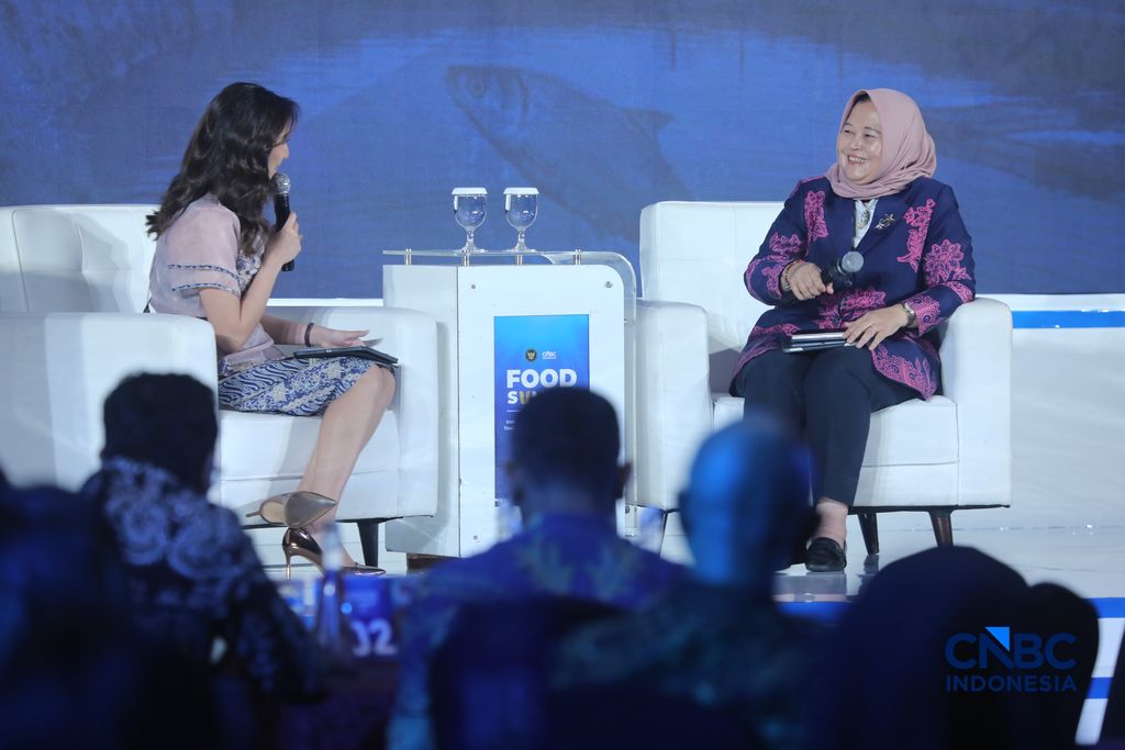 Deputi Bidang Koordinasi Ketenagakerjaan dan Kemanan Pangan, Nani Hendiarti memberi pemaparan dalam aktivitas CNBC Indonesia Food Summit 2026, di Menara Bank Mega, Jakarta, Senin, 27/4. (CNBC Indonesia/Tri Susilo)