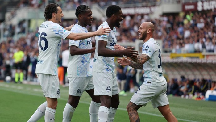 Soccer Football - Serie A - Torino v Inter Milan - Stadio Olimpico Grande Torino, Turin, Italy - April 26, 2026 Inter Milans Marcus Thuram celebrates scoring their first goal with teammates REUTERS/Claudia Greco