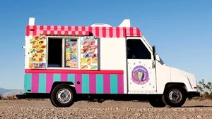 Iseng Jualan Es Krim, Paramedis Ini Malah Raup Rp 1,3 Miliar Setahun!