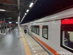 Tertahan di Jatinegara, KA Purwojaya Beri Opsi Refund Tiket ke Penumpang