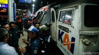 KAI Update Korban Tabrakan Kereta di Bekasi: 4 Orang Tewas-38 Dievakuasi
