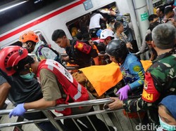 Video Tabrakan Kereta di Bekasi: 3 Orang Tewas, 29 Dievakuasi ke RS