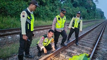 Pria Tanpa Identitas Tewas Tertabrak Kereta di Batang Jateng