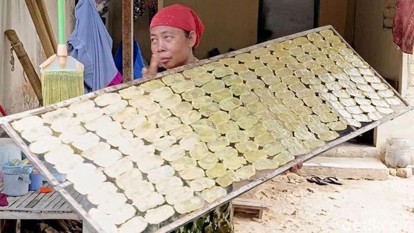 Krupuk Tette Khas Pamekasan, Tradisi Tumbuk Singkong yang Jadi Sumber Penghasilan Warga