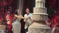 Intip 8 Kue Pernikahan Artis Indonesia, Desainnya Mewah dan Elegan!