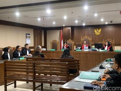 Terdakwa Kasus Korupsi LNG Bantah Perkaya Karen Agustiawan: Tak Ada Suap