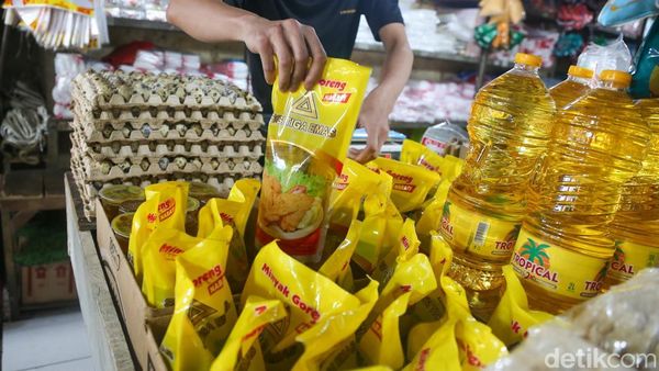 Minyak Goreng Kian Mahal, Tembus Rp23 Ribu per Liter di Pasaran