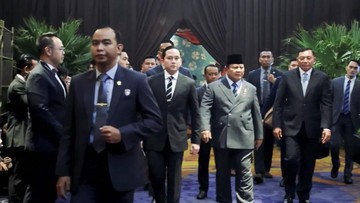 Momen Prabowo Hadiri Resepsi Pernikahan El Rumi dan Syifa Hadju