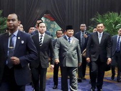 Momen Prabowo Hadiri Resepsi Pernikahan El Rumi dan Syifa Hadju