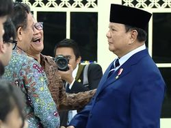 Video Momen Prabowo-Gibran Salami Rocky Gerung di Istana Negara