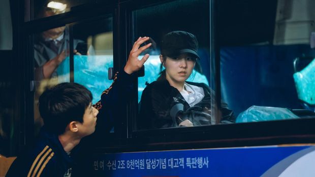 Penampilan Park Bo Young dalam drama Korea Gold Land.