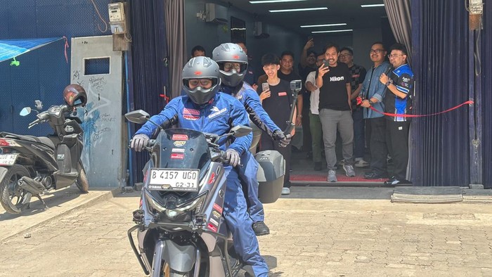 Pasutri Touring Jelajahi Indonesia Sambil Dukung UMKM