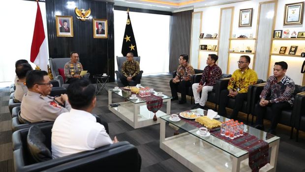 Polda Sumsel memperkuat komitmen dalam mendukung ketahanan daya nasional melalui penguatan pengamanan prasarana kelistrikan strategis di Sumsel. (dok Polda Sumsel)
