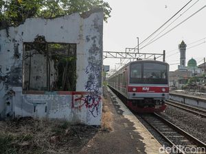 Potret Memprihatinkan Stasiun Buaran Lama, Bangunan Rusak Ditumbuhi Semak