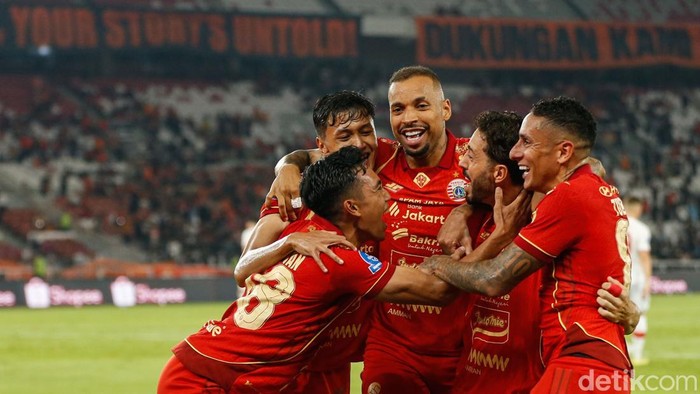 Persija Jakarta terus menjaga peluang juara usai menang telak 4-0 saat melawan Persis Solo di Stadion Gelora Bung Karno (SUGBK), Jakarta, Senin (27/4/2026).