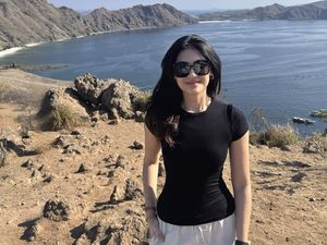 Potret Puteri Indonesia Pariwisata 2026 Karina Moudy Liburan di TN Komodo-Kawah Ratu