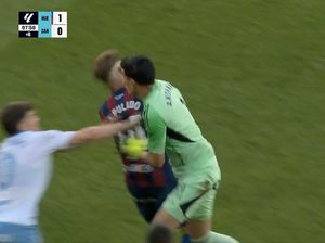 Baku Hantam di Divisi 2 Spanyol: Kiper Tonjok Lawan!