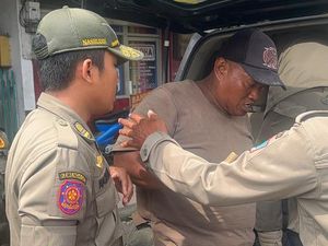 Pengamen Ngamuk Acungkan Jari Tengah-Pukul Kaca Mobil di Malang Diringkus