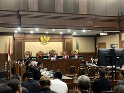 Nadiem Dirawat di RS, Pengacara Minta Sidang Kasus Chromebook Tetap Digelar