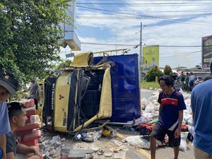 Truk Pupuk di Pangkalpinang Kecelakaan dengan Motor, Dua Tewas-Satu Kritis