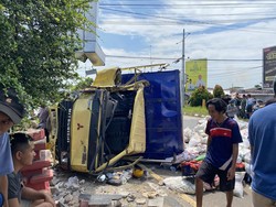 Truk Pupuk di Pangkalpinang Kecelakaan dengan Motor, Dua Tewas-Satu Kritis