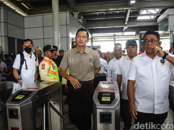 AHY Tinjau Lokasi Kecelakaan KRL di Bekasi