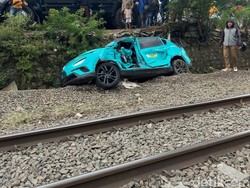Penampakan Bangkai Taksi Tertemper yang Jadi Pemicu Tabrakan Kereta Bekasi