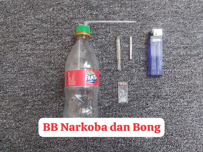 Bareskrim Polri menangkap dua orang kurir nan membawa narkoba jenis ganja di Rokan Hulu (Rohul), Riau. Ganja seberat 23 kg disita dari kedua kurir. (dok Polri)