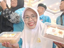 Asyik! Ribuan Calhaj Klaten dapat Bekal Sambel Pecel-Serundeng dari Pemkab