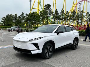 Lihat Lebih Dekat Chery E5 Facelift yang Banyak Ubahannya