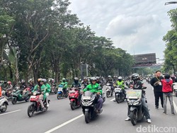 Bawa 3 Tuntutan, Massa Demo Ojol Surabaya Mulai Bergerak ke DPRD Jatim