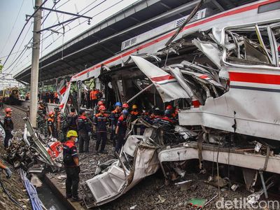 Bingkai Sepekan: Tabrakan Kereta di Bekasi hingga Perayaan Hari Buruh