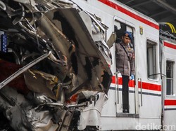 15 Orang Meninggal Akibat Tabrakan KA Argo Bromo dan KRL di Bekasi