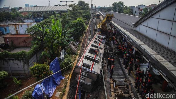 Evakuasi KRL Ringsek di Bekasi Ditarget Tuntas Hari Ini
