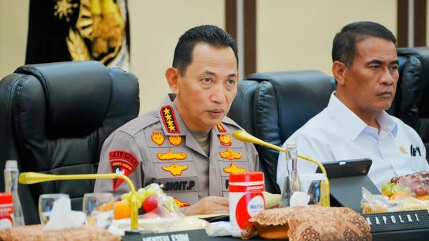 Kapolri Jenderal Listyo Sigit Prabowo hari ini memimpin Rapat Koordinasi (Rakor) Lintas Sektoral  di Rupattama Mabes Polri, Jakarta Selatan, Selasa (28/4/2026). Rakor ini digelar unik untuk memitigasi akibat akibat eskalasi dunia terhadap stabilitas ekonomi dan keamanan di dalam negeri.