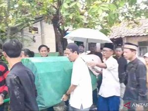 Perjalanan Pulang Kerja Terakhir Bu Guru Nurlaela