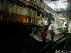 7 Etika Berkendara saat Lewat Perlintasan Kereta Api, Jangan Nerobos!