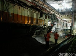 13 Kereta Jarak Jauh Dibatalkan Hari Ini Imbas Kecelakaan di Bekasi Timur, Ini Daftarnya