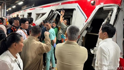 Tabrakan 2 Kereta di Bekasi