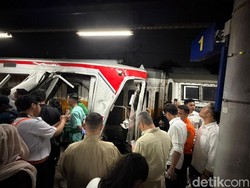 Basarnas Ungkap Alasan Tak Langsung Tarik Lokomotif Usai Tabrak KRL di Bekasi