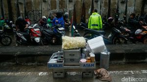 Motor Mogok Imbas Nekat Terobos Banjir Underpass Tambun