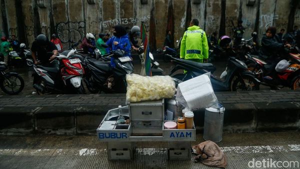Motor Mogok Imbas Nekat Terobos Banjir Underpass Tambun
