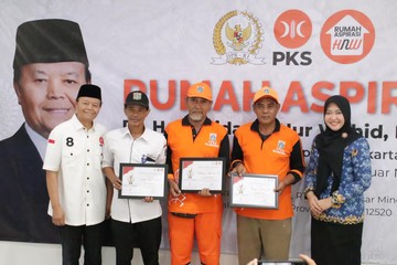 HNW Beri Award untuk Guru Ngaji hingga Jumantik Teladan