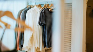 Pakaian Jatuh Sendiri Pertanda Apa? Ini 12 Maknanya Menurut Primbon Jawa