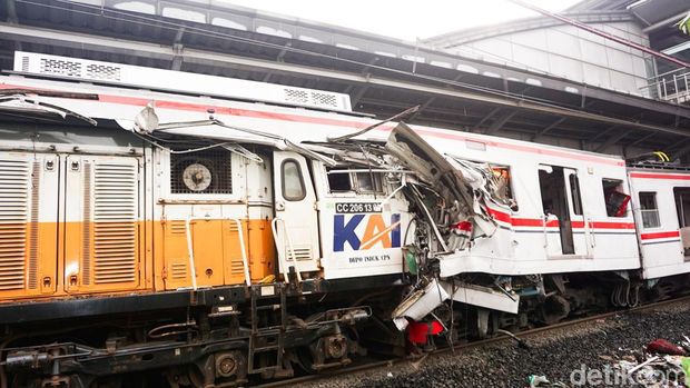 Pascakecelakaan kereta di Stasiun Bekasi Timur, Bekasi, Jawa Barat, petugas campuran terus melakukan penelusuran terhadap gerbong nan mengalami kerusakan parah, Selasa (28/4/2026). Pemeriksaan dilakukan secara menyeluruh untuk memastikan tidak ada korban nan tetap tertinggal di dalam rangkaian kereta nan ringsek.