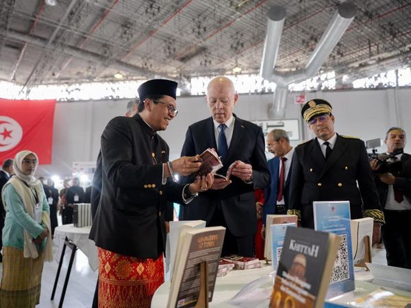Karya PPI Tunisia dalam Pameran Buku Internasional: Diapresiasi Presiden Tunisia