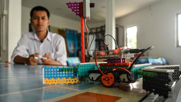 Pelatihan Robotik Asah Kreativitas Siswa di Tangsel